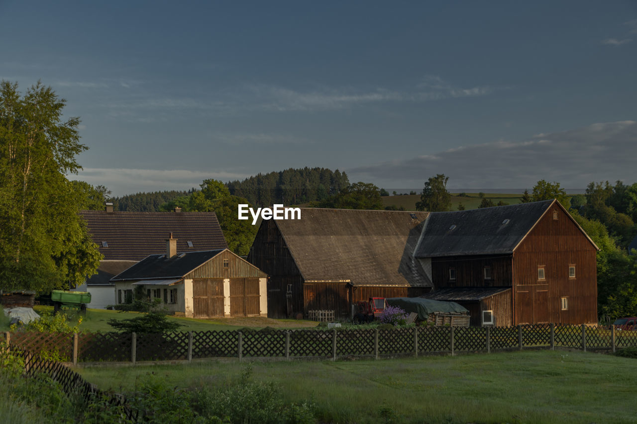 architecture, built structure, building, building exterior, house, rural area, farm, plant, residential district, sky, nature, landscape, grass, barn, rural scene, cloud, no people, tree, environment, land, home, agricultural building, outdoors, estate, field, roof, agriculture, farmhouse