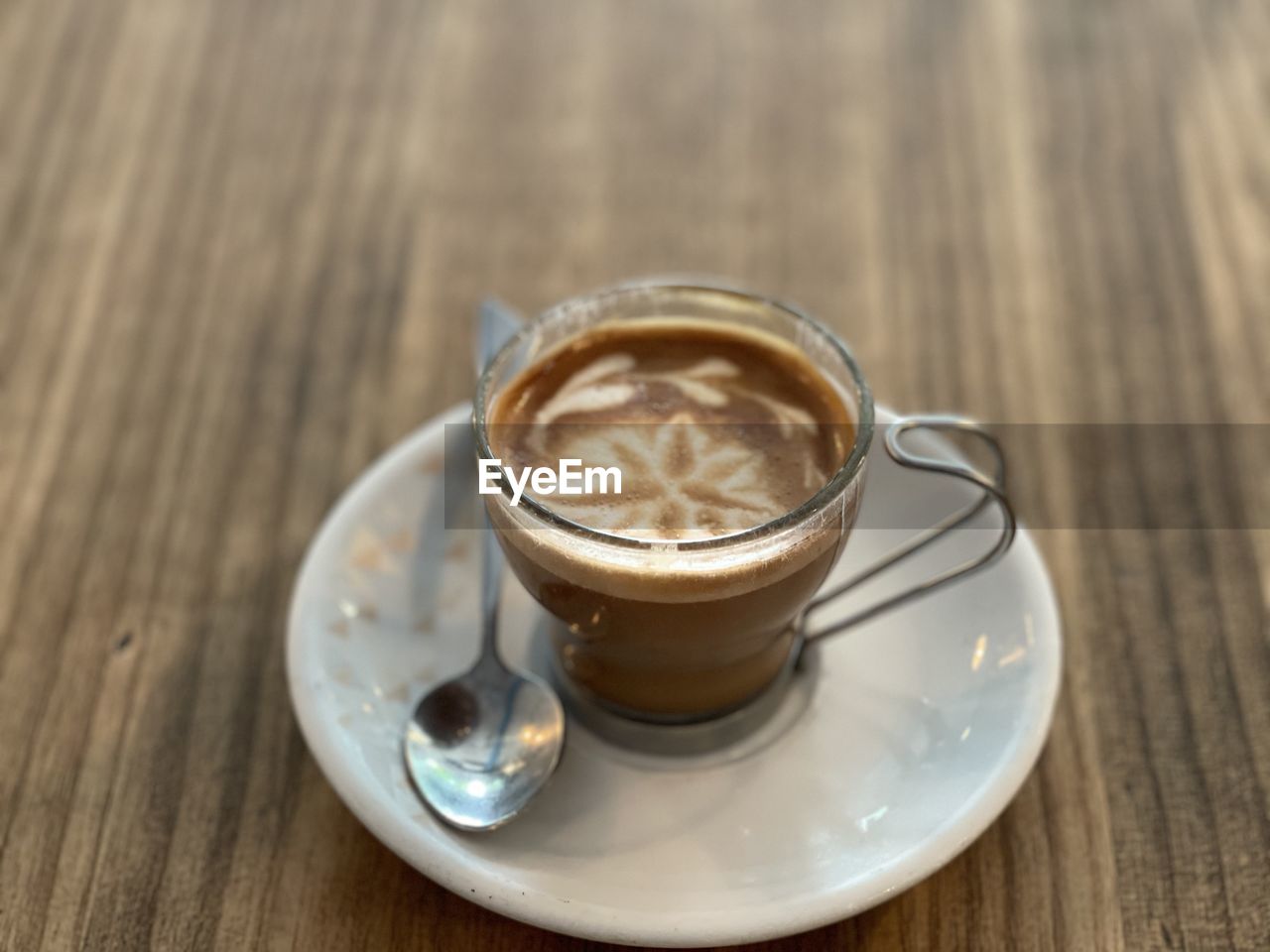 HIGH ANGLE VIEW OF COFFEE IN GLASS ON TABLE