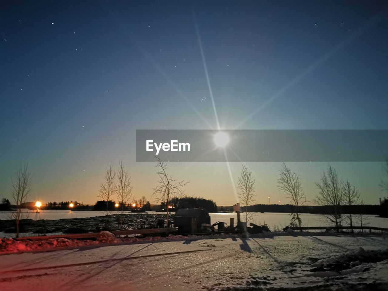 SCENIC VIEW OF SNOW COVERED FIELD AGAINST SKY