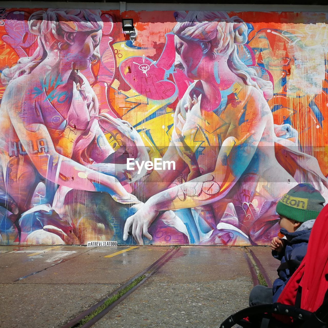 CLOSE-UP OF MULTI COLORED GRAFFITI ON WALL