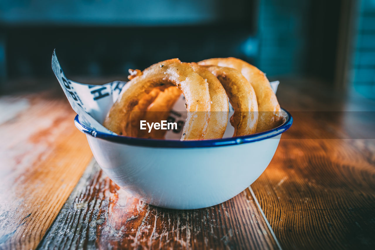 Close-up of onion rings in bowl on table
