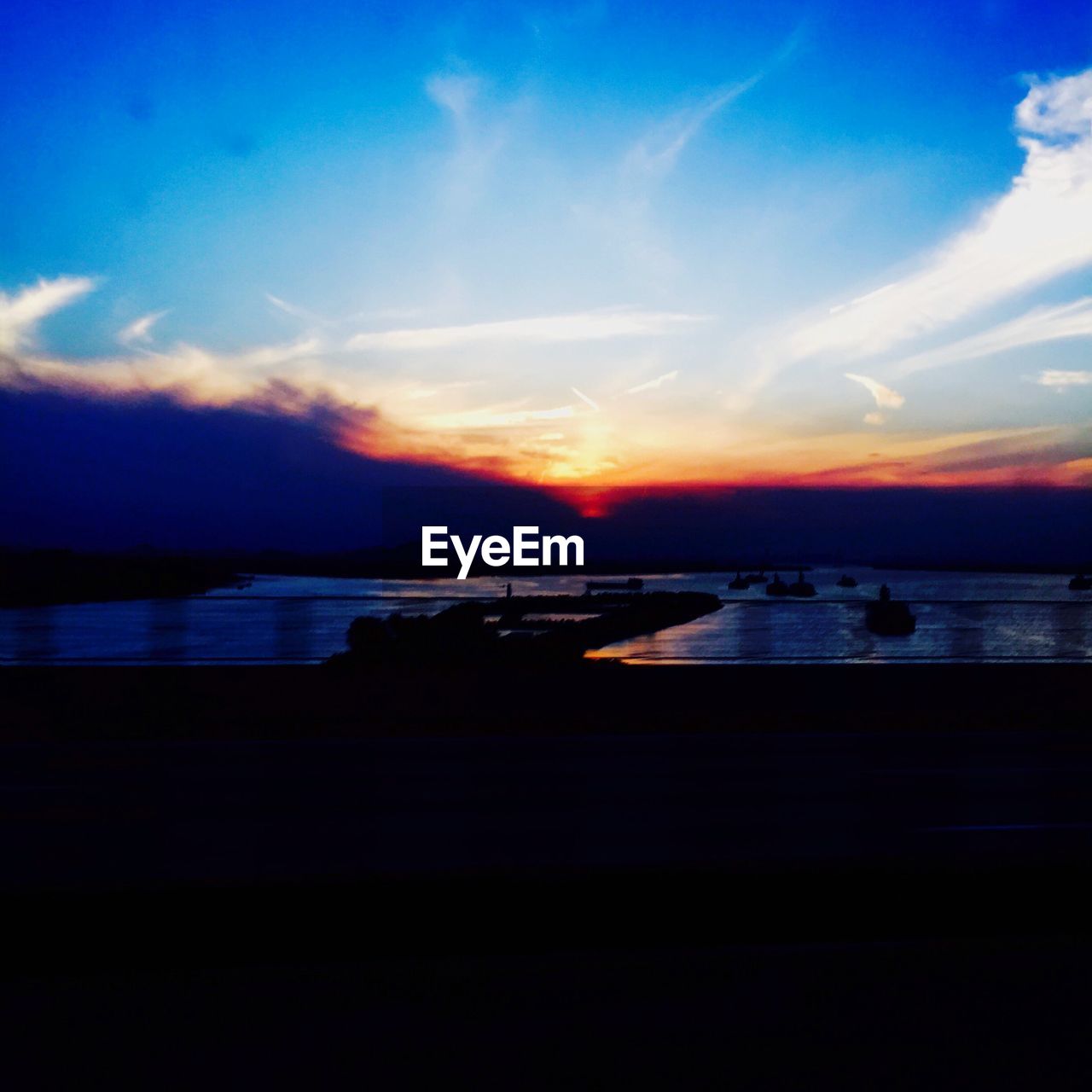 SCENIC VIEW OF SUNSET OVER SEA