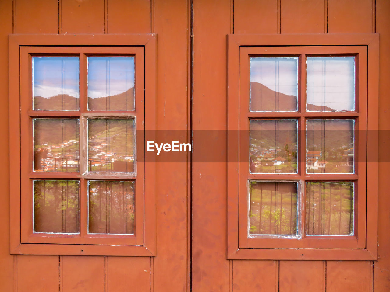 FULL FRAME SHOT OF GLASS WINDOW WITH BUILDING