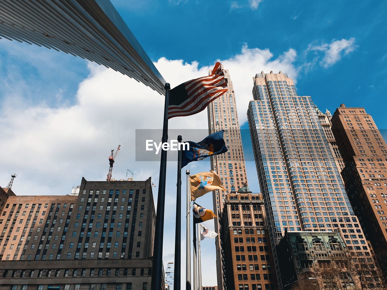 LOW ANGLE VIEW OF BUILDINGS AGAINST SKY