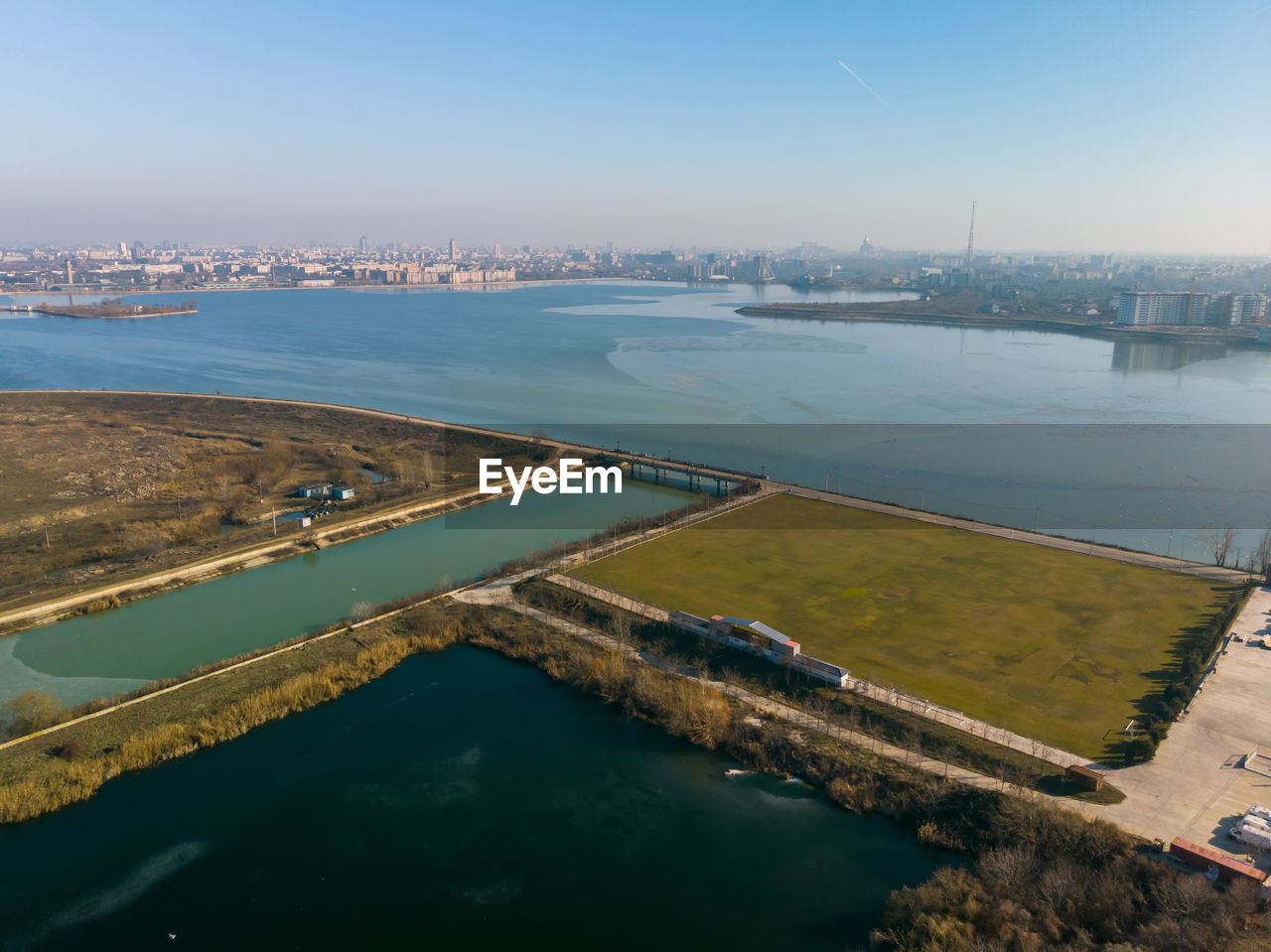 HIGH ANGLE VIEW OF RIVER AMIDST CITY