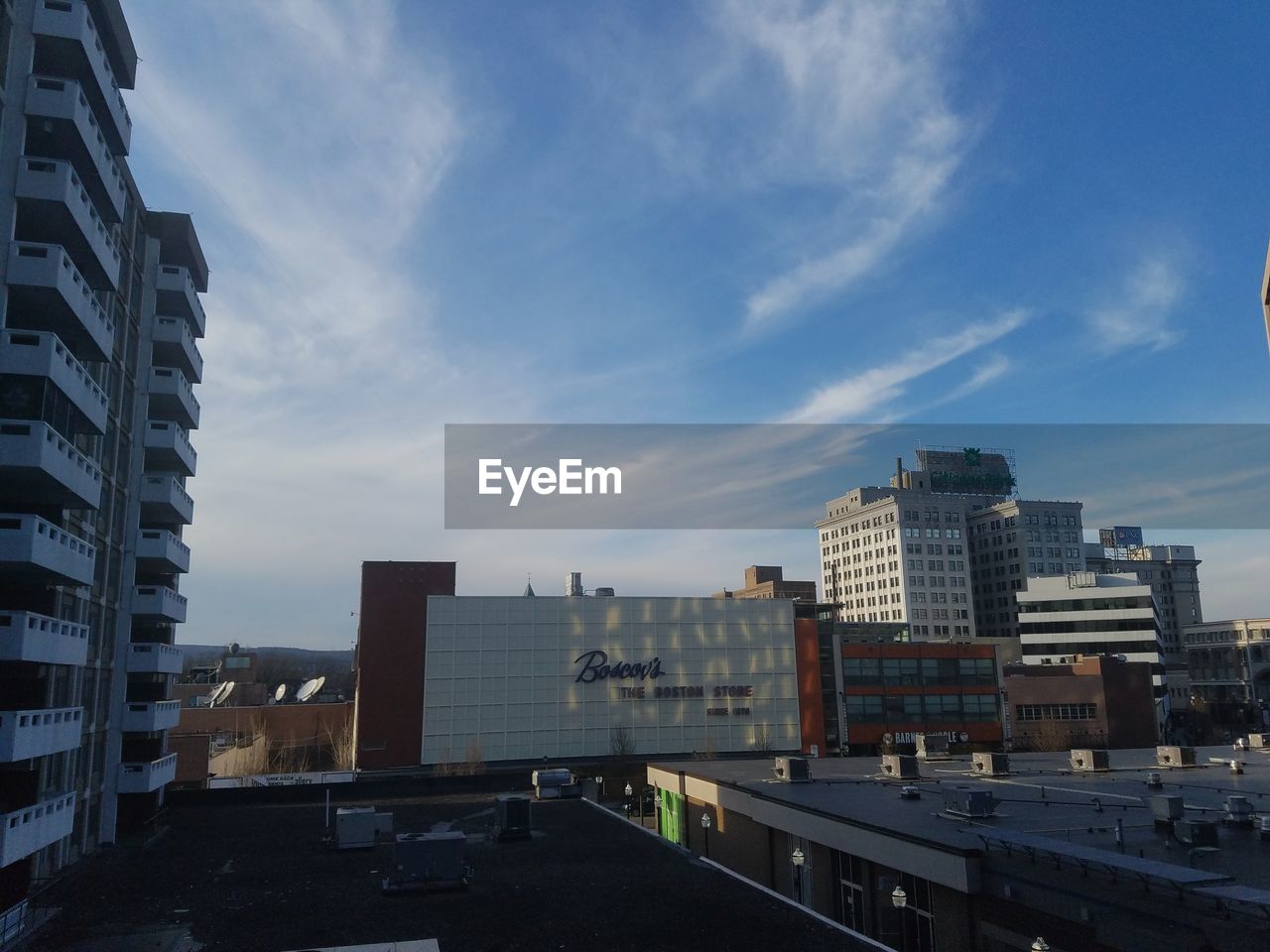 ROAD AMIDST BUILDINGS AGAINST SKY IN CITY