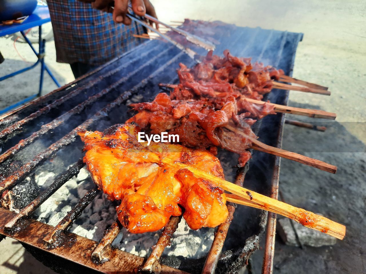 HIGH ANGLE VIEW OF MEAT COOKING ON BARBECUE