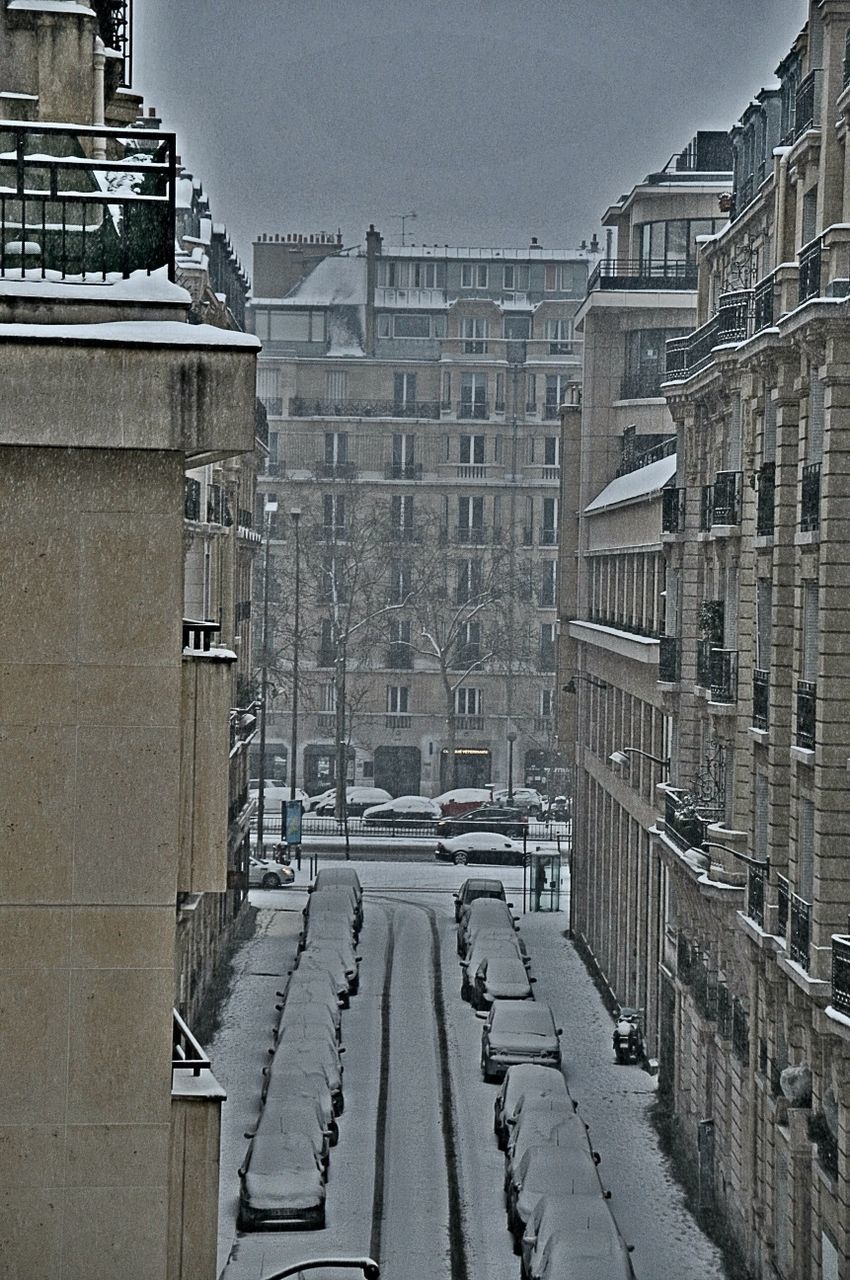 VIEW OF BUILDINGS IN CITY