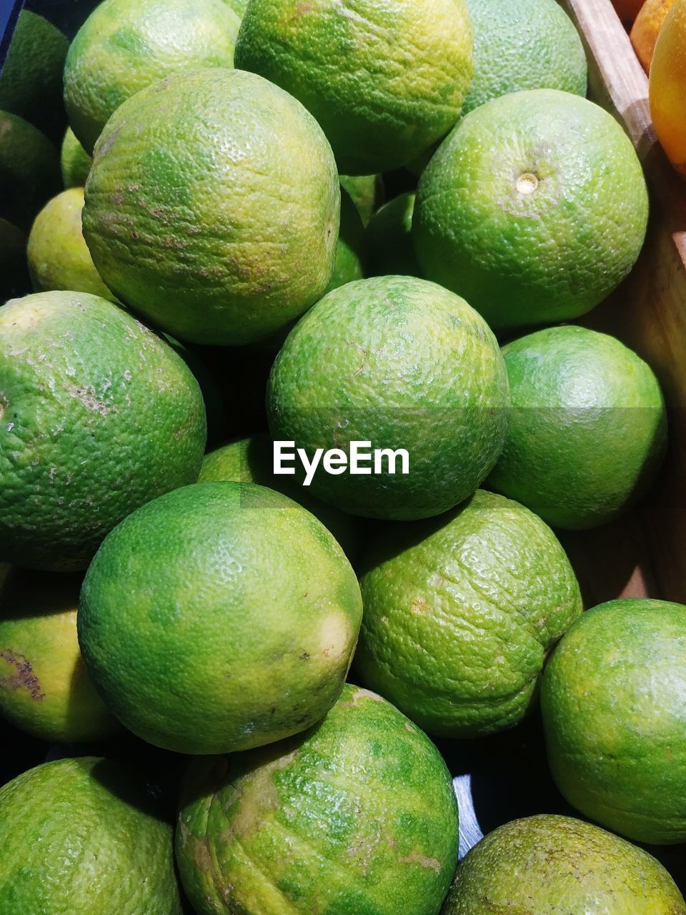 FULL FRAME SHOT OF FRUITS