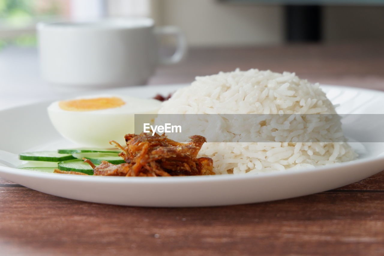 CLOSE-UP OF FOOD SERVED IN PLATE