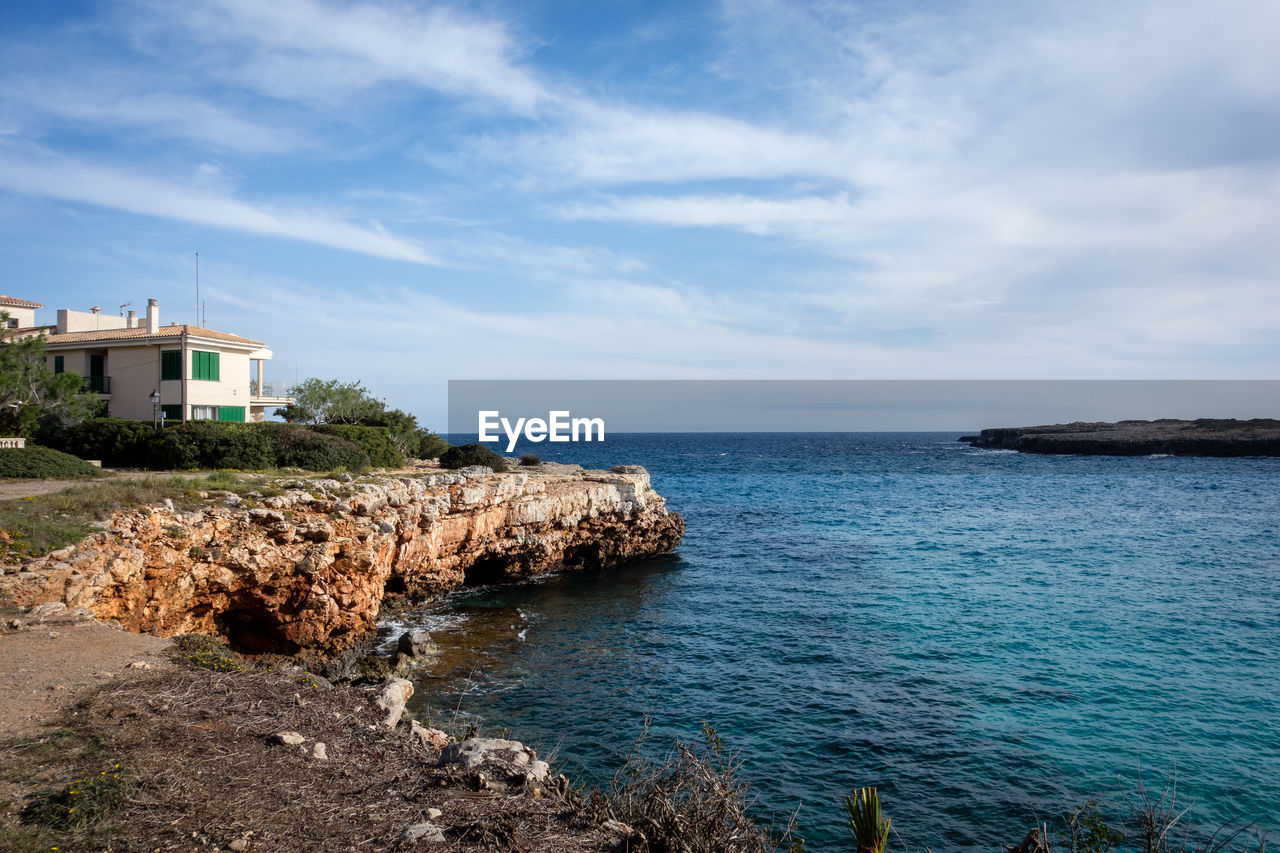 SCENIC VIEW OF SEA AGAINST BUILDINGS