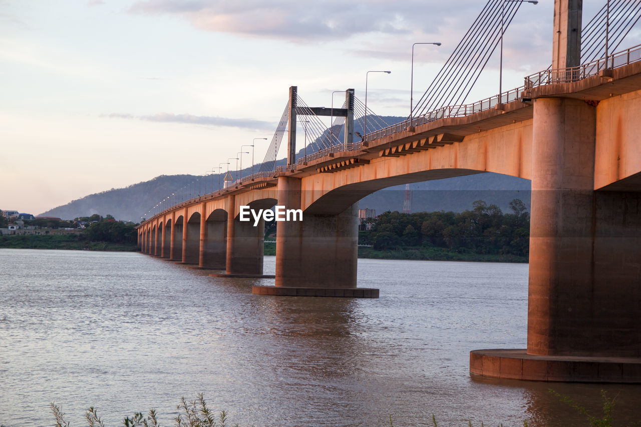 BRIDGE OVER RIVER AGAINST SKY