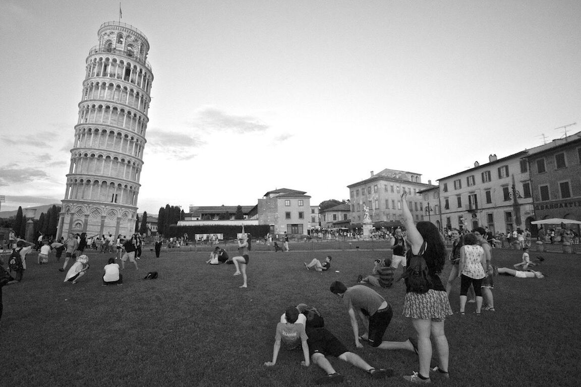 TOURISTS IN FRONT OF HISTORICAL BUILDING