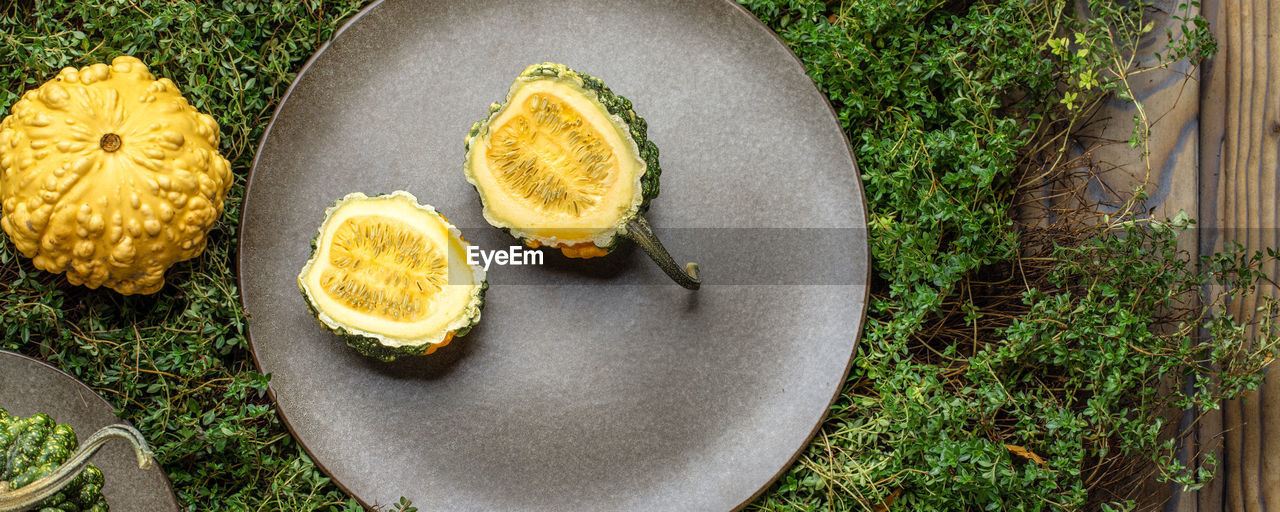 HIGH ANGLE VIEW OF FRUITS IN PLATE