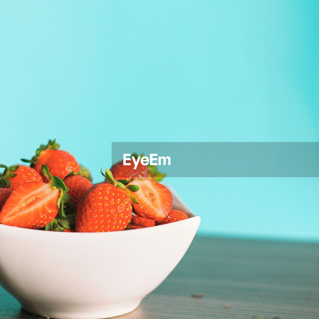 CLOSE-UP OF FRESH FRUITS IN BOWL