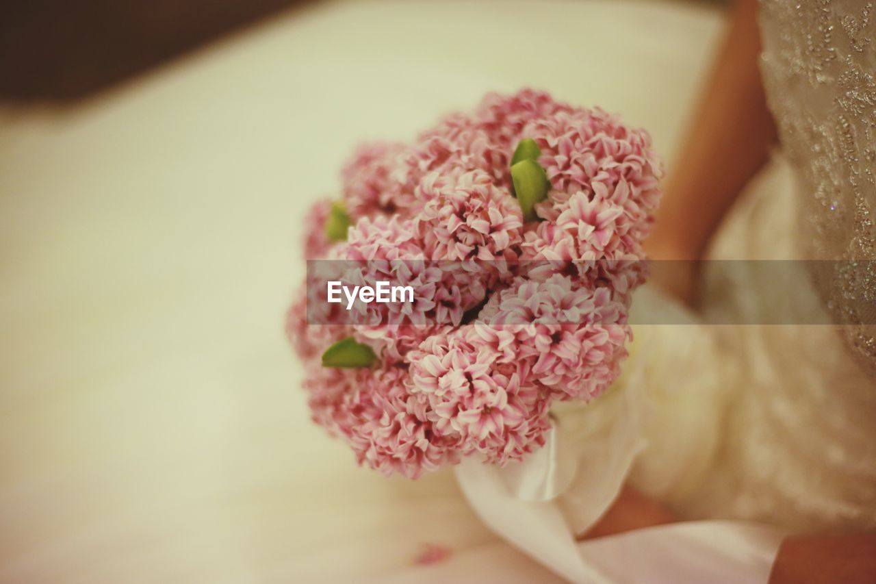 Bride holding bouquet of flowers