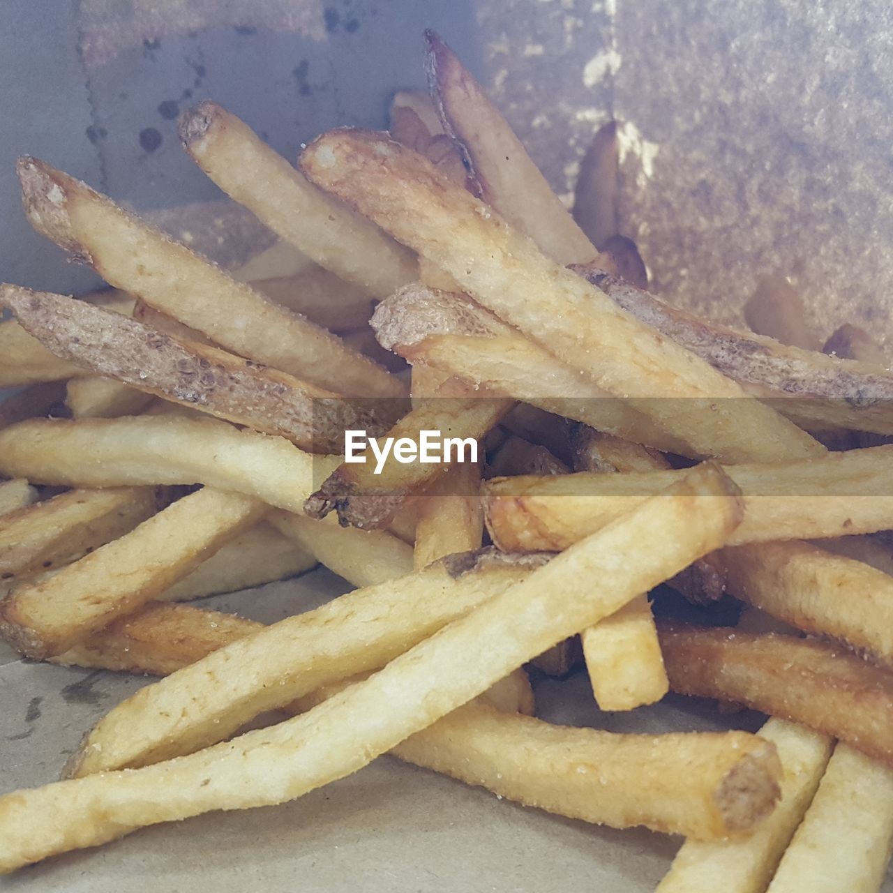 CLOSE-UP OF FRIES ON BARBECUE