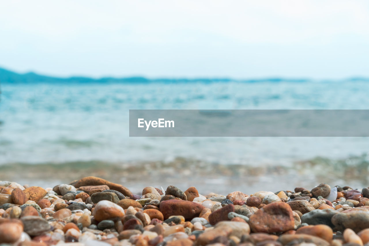 SURFACE LEVEL OF PEBBLES ON SHORE