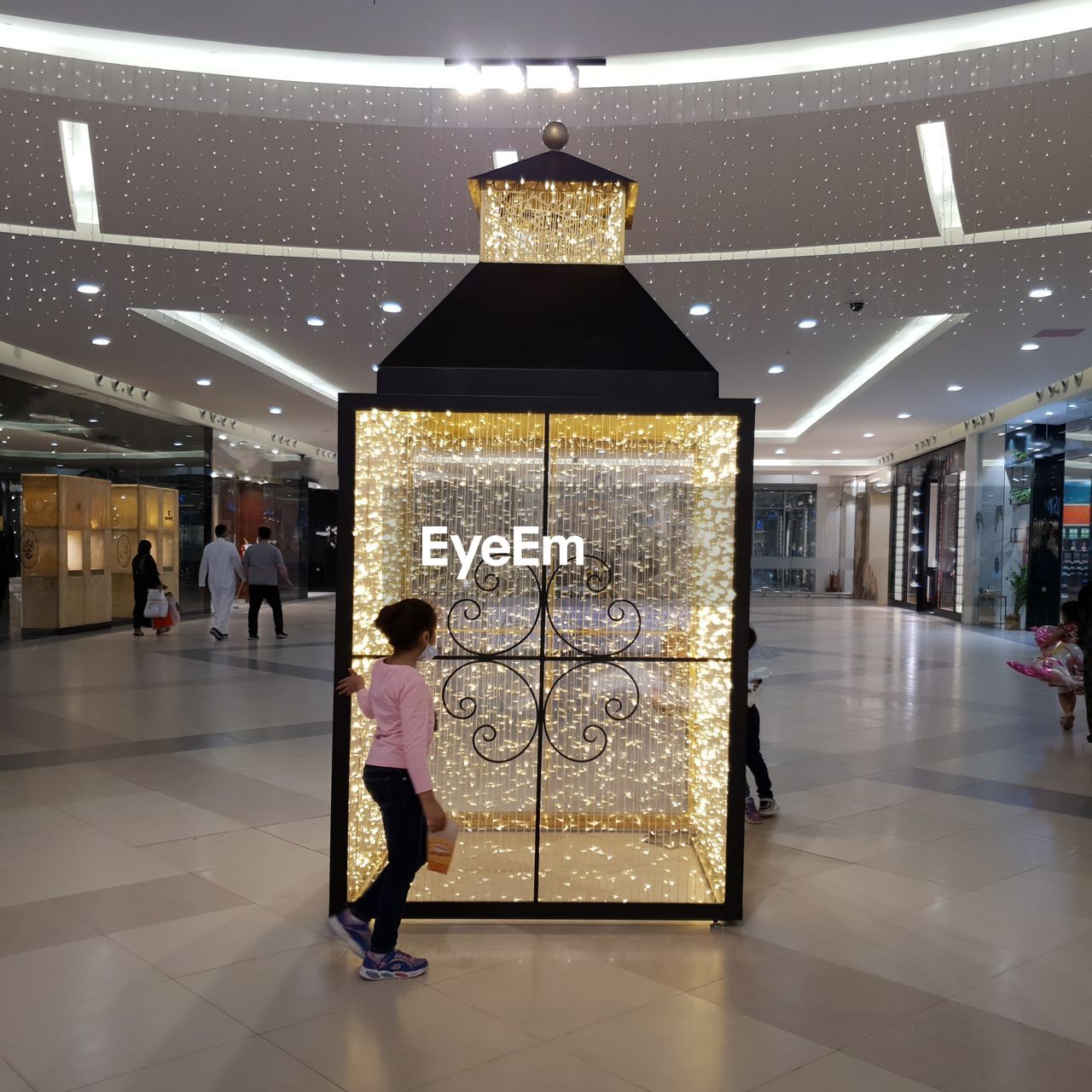 WOMAN WALKING IN SHOPPING MALL