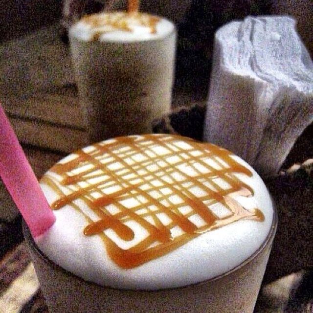 CLOSE-UP OF SWEET FOOD