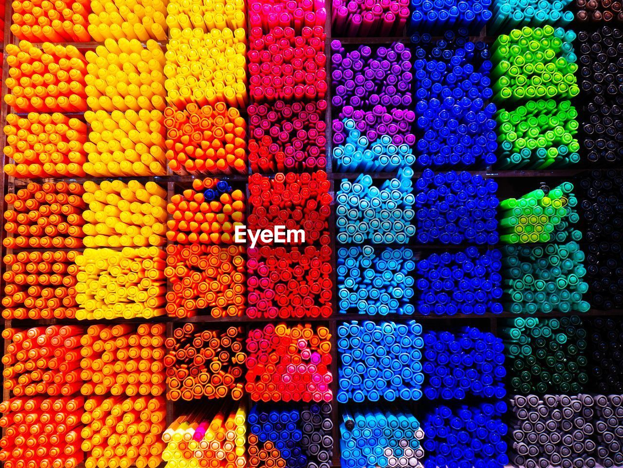 FULL FRAME SHOT OF MULTI COLORED CANDIES