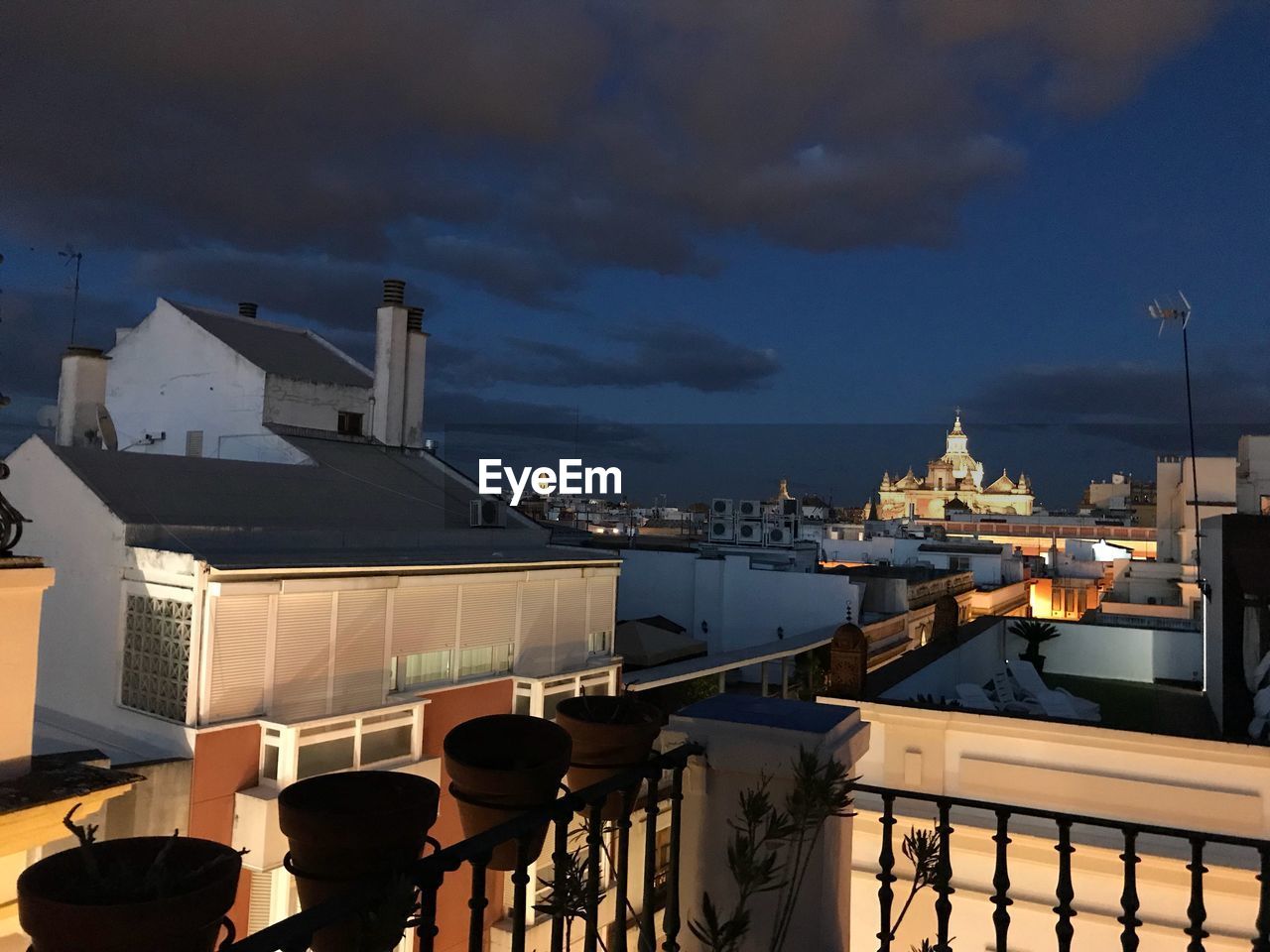 HIGH ANGLE VIEW OF ILLUMINATED CITY BUILDINGS AGAINST SKY