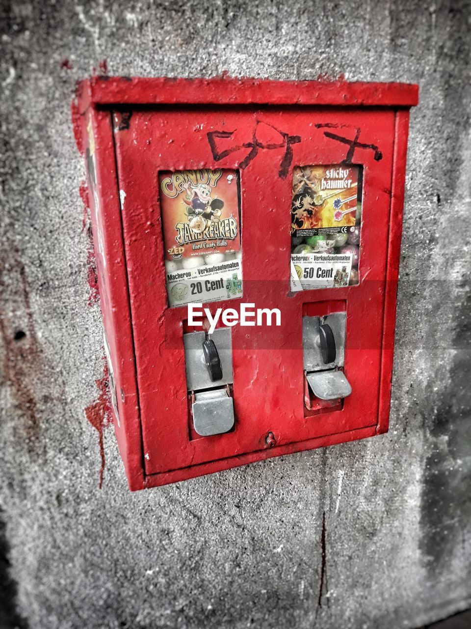 CLOSE-UP OF RED BOX WITH TEXT ON THE WALL