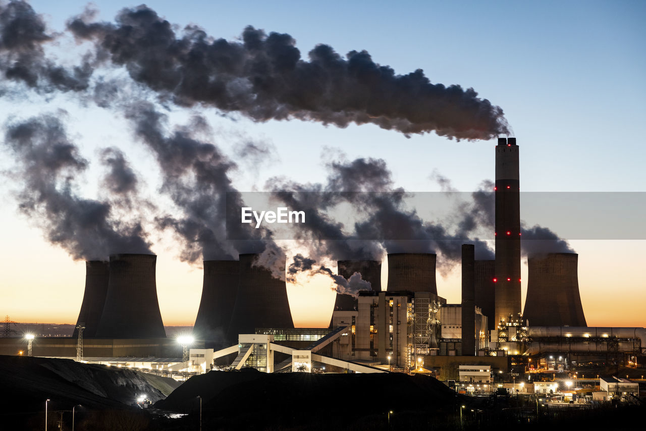 Uk, england, nottingham, water vapor rising from cooling towers of coal-fired power station at dusk