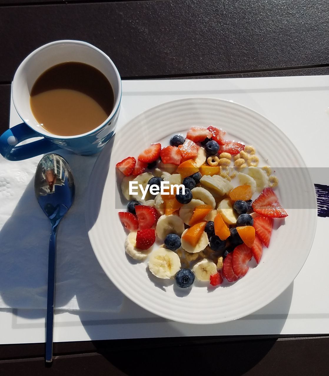 HIGH ANGLE VIEW OF BREAKFAST IN PLATE