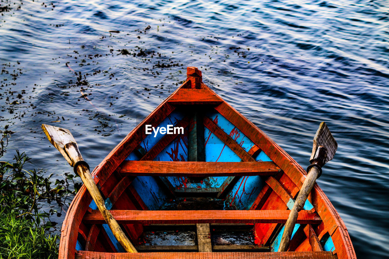 HIGH ANGLE VIEW OF A BOAT