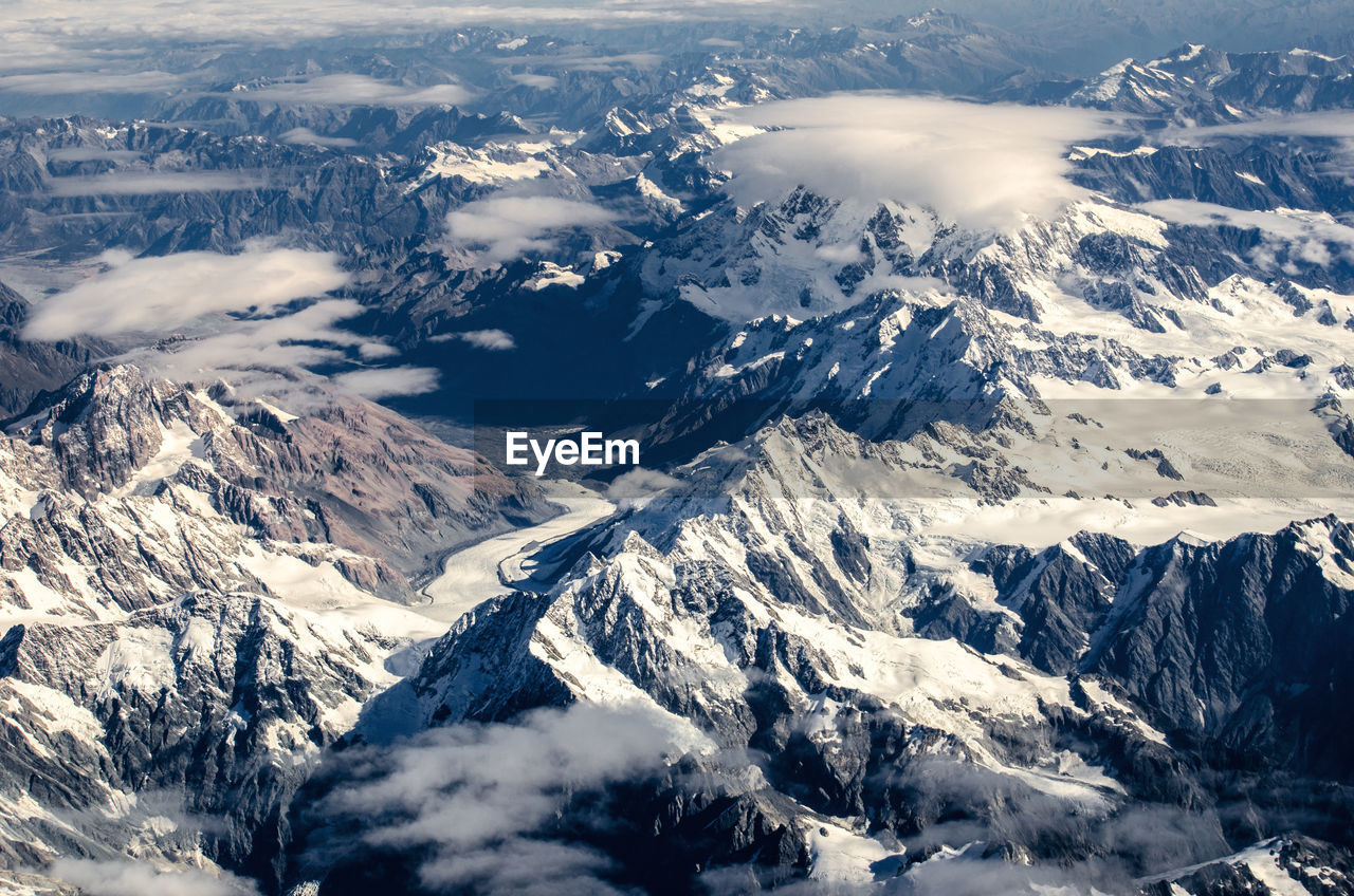 Southern alps, tasman glacier is the largest glacier in new zealand