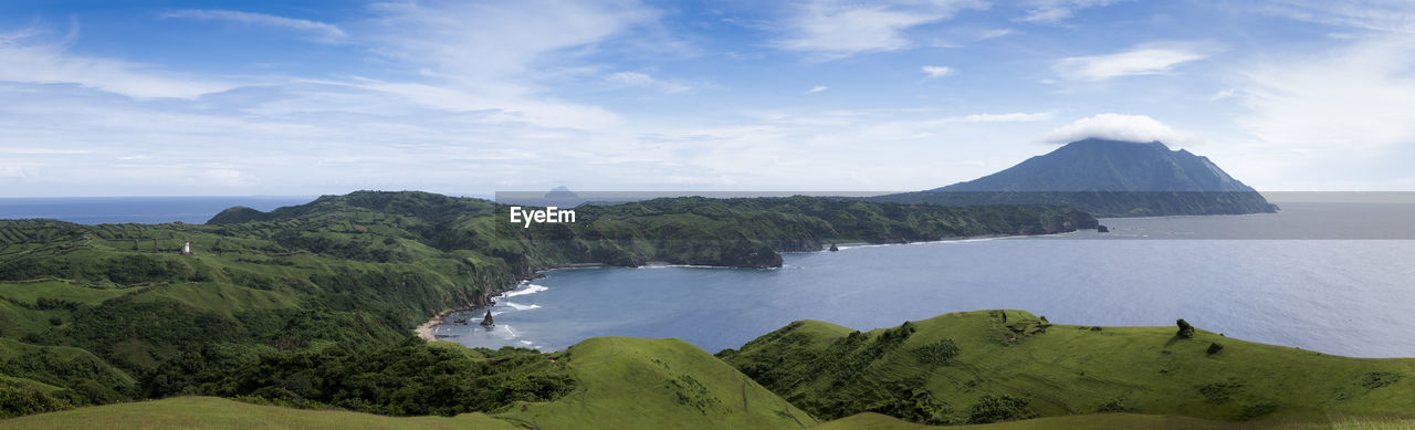 PANORAMIC VIEW OF SEA AND MOUNTAINS AGAINST SKY