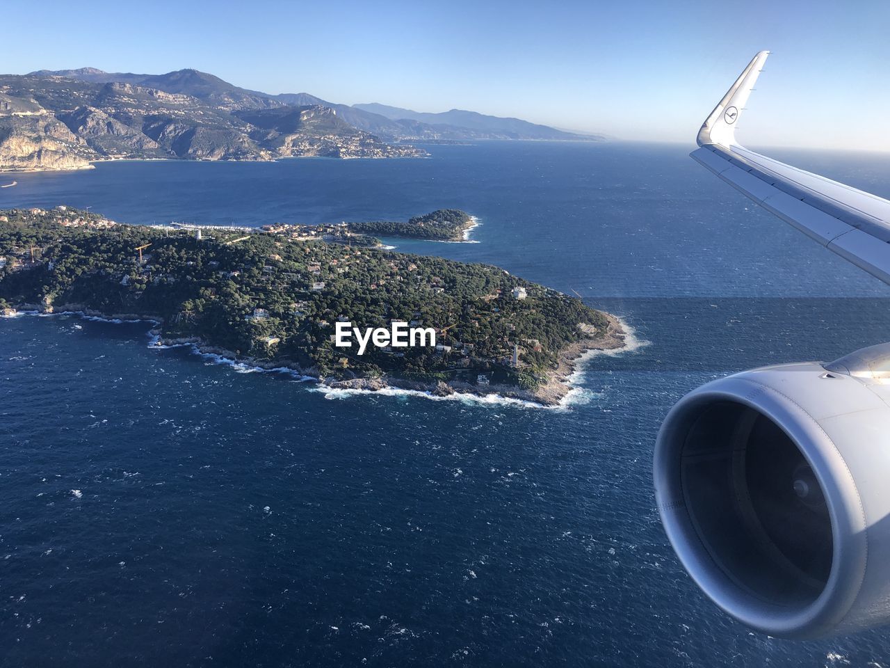 AERIAL VIEW OF SEA AGAINST SKY