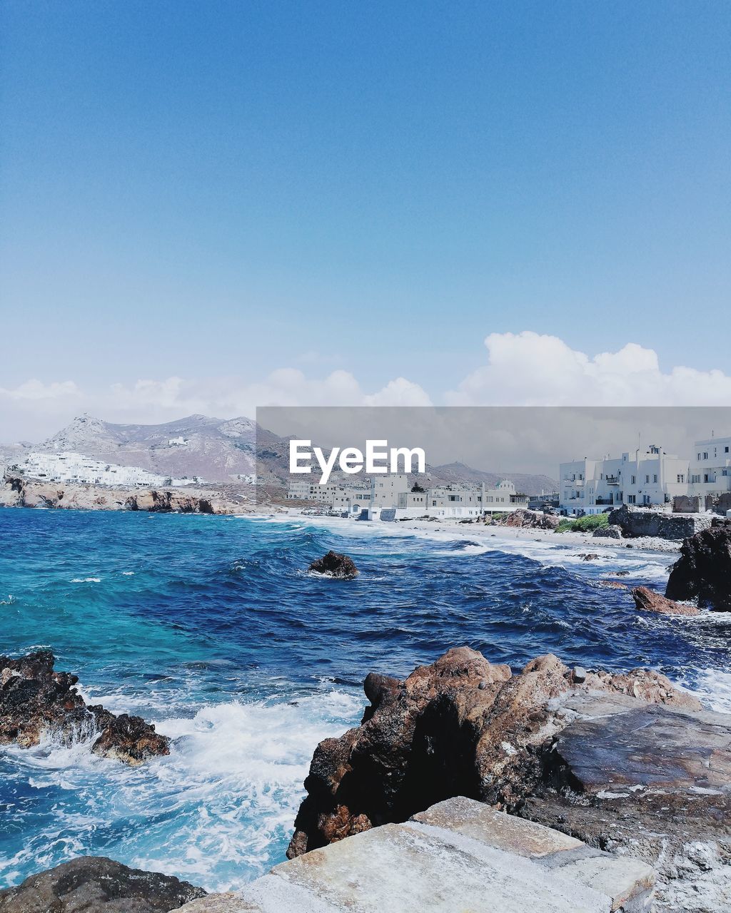 SCENIC VIEW OF SEA SHORE AGAINST SKY