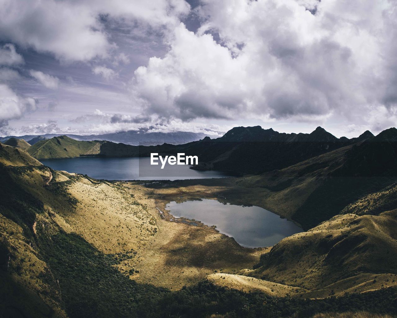 Panoramic view of lake and mountains against sky