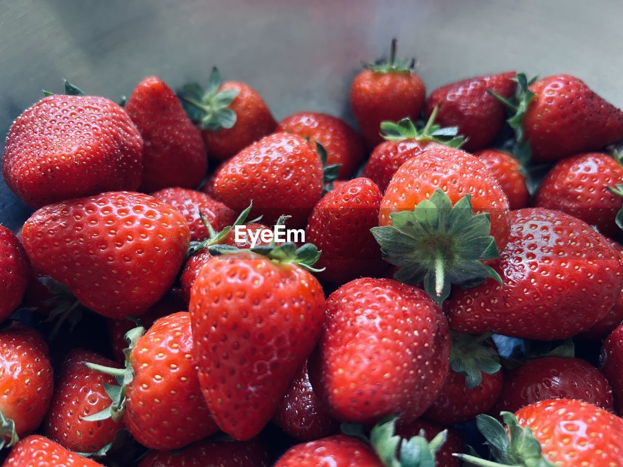 healthy eating, food and drink, food, fruit, strawberry, berry, freshness, wellbeing, red, produce, plant, berries, large group of objects, no people, close-up, abundance, organic, ripe, juicy, still life, vitamin, indoors