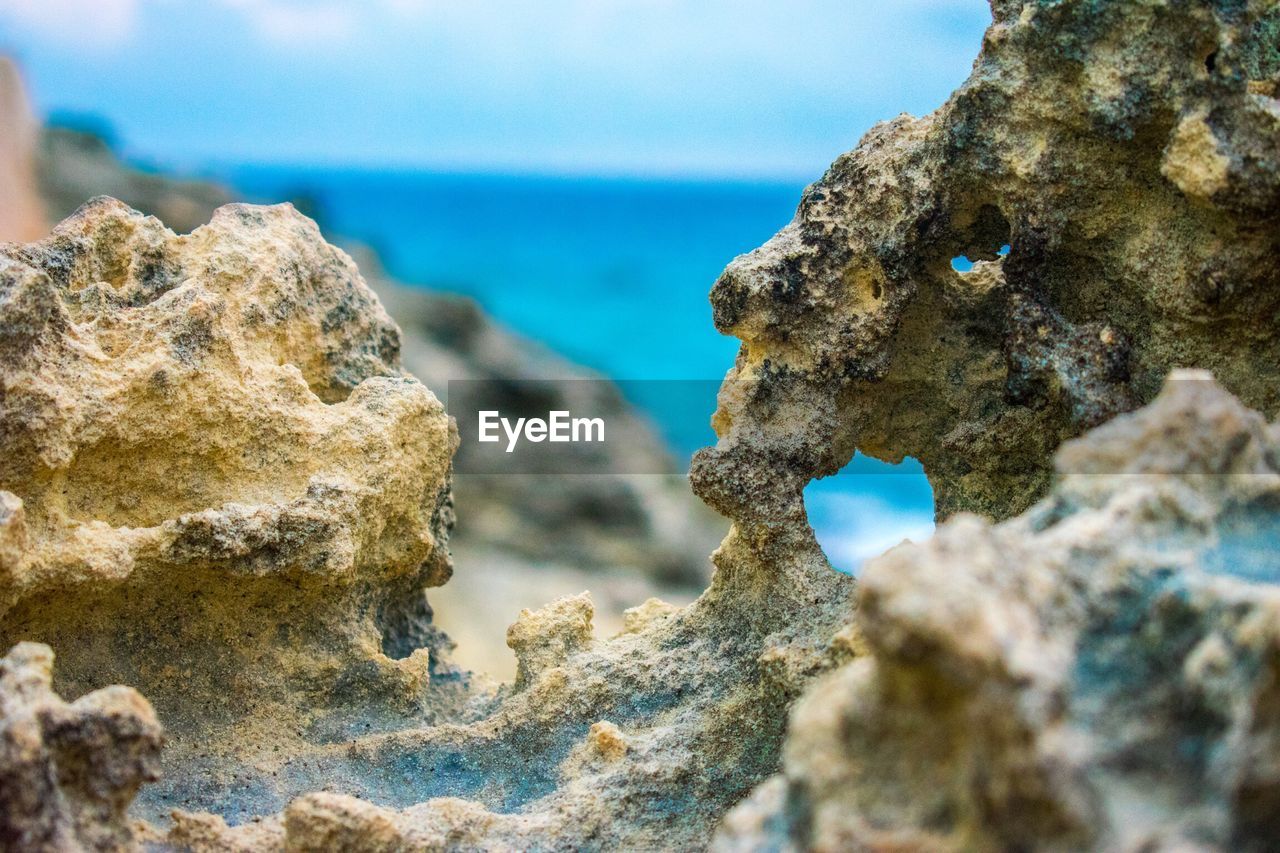 CLOSE-UP OF ROCK IN SEA