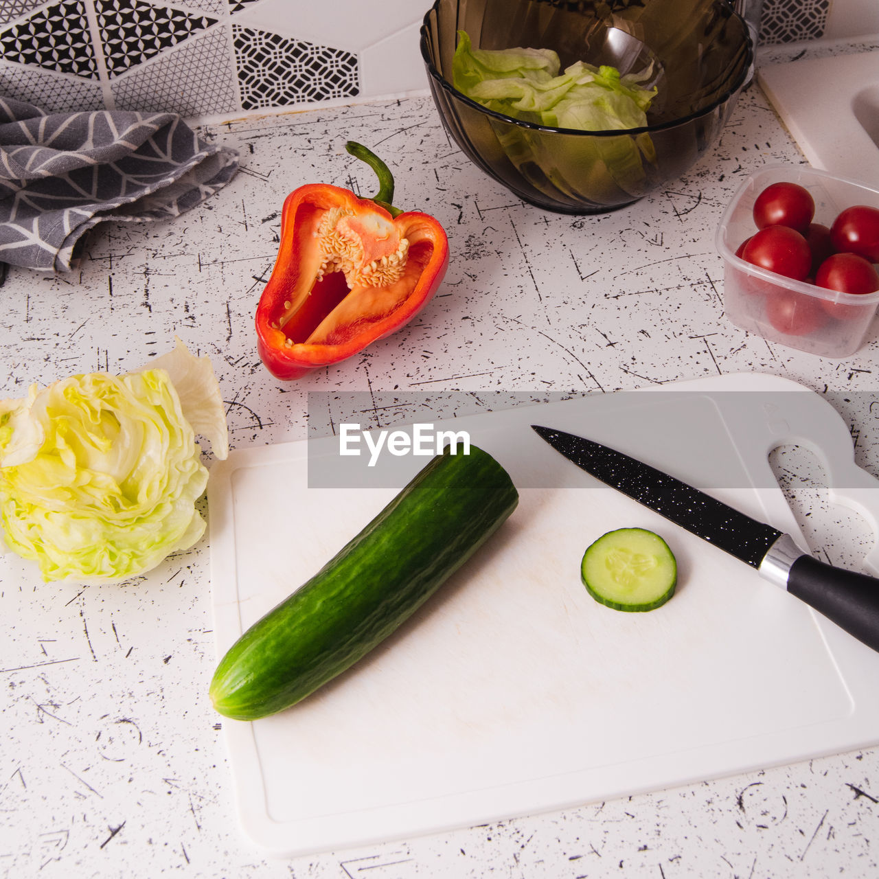 HIGH ANGLE VIEW OF FRUITS ON CUTTING BOARD