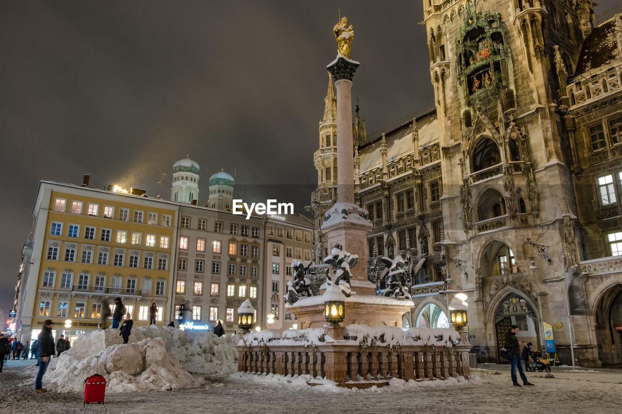 STATUE OF HISTORIC BUILDING IN CITY