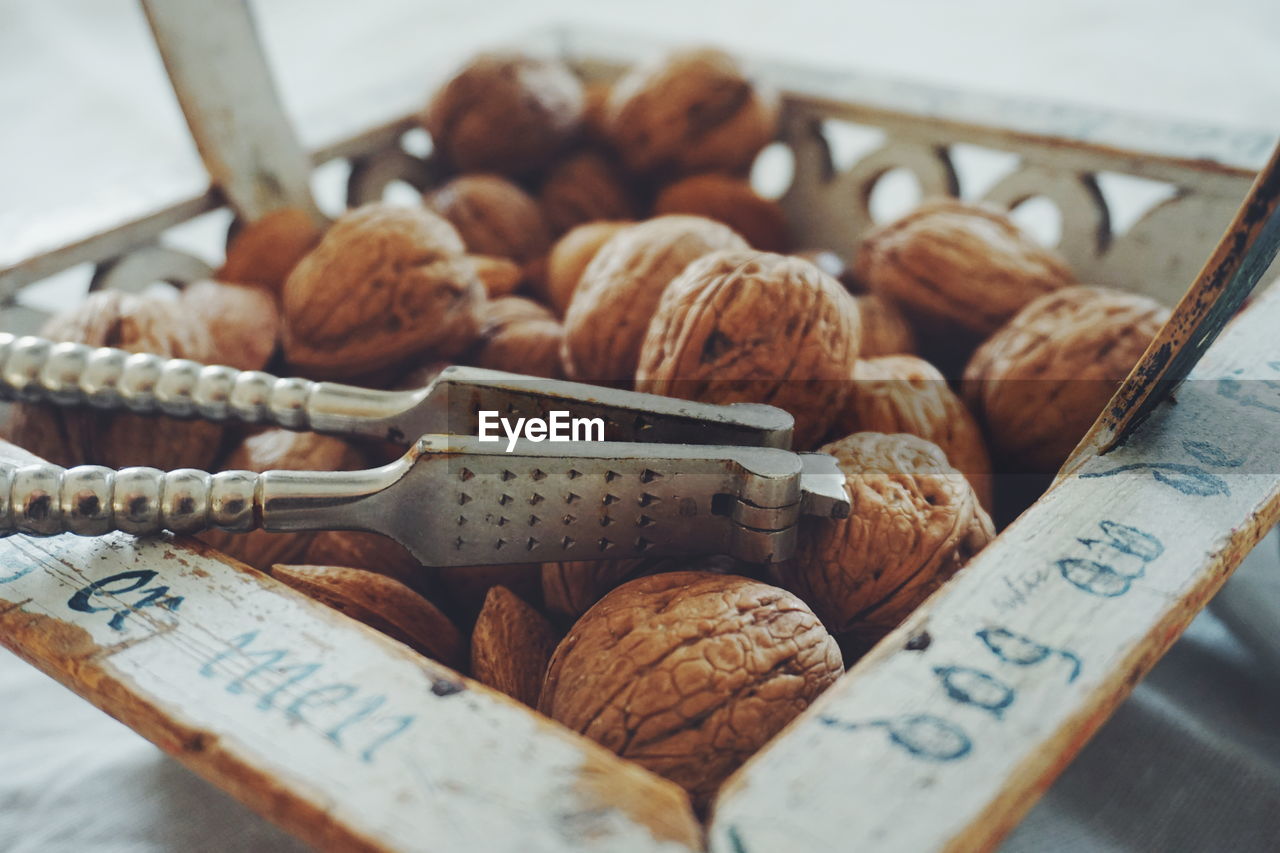 CLOSE-UP OF SWEET FOOD ON TABLE