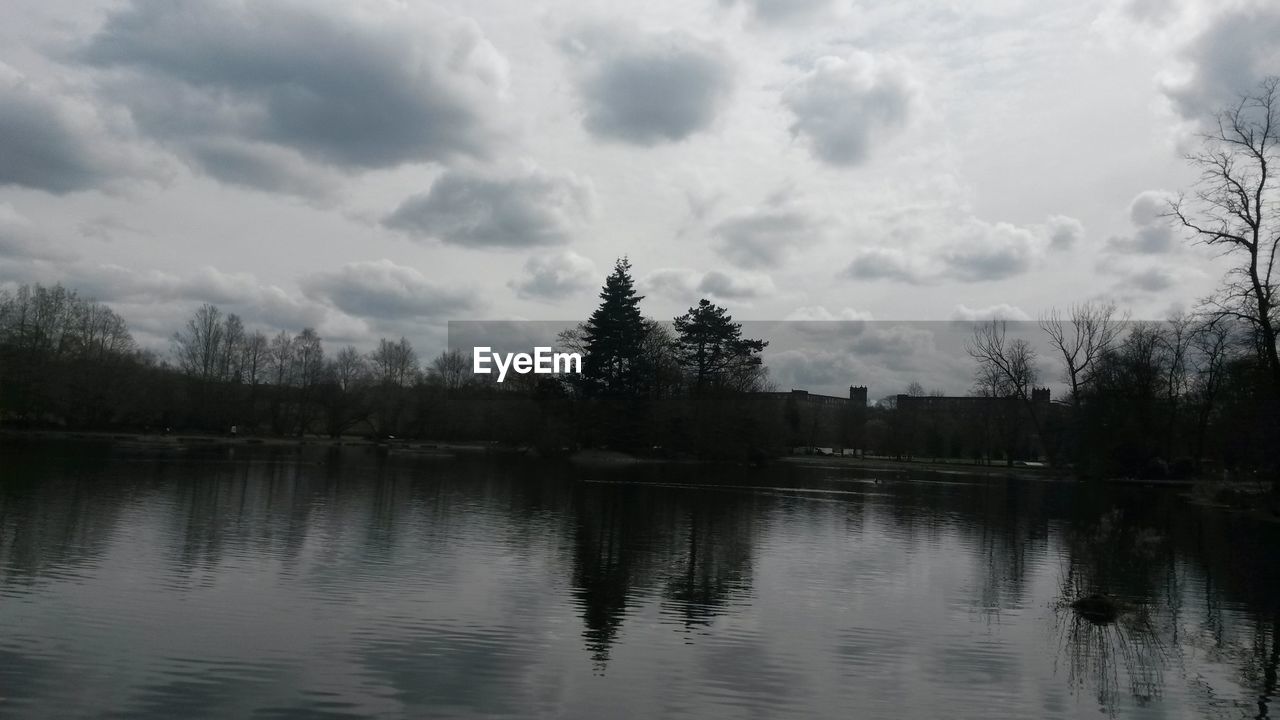 SCENIC VIEW OF LAKE AGAINST CLOUDY SKY