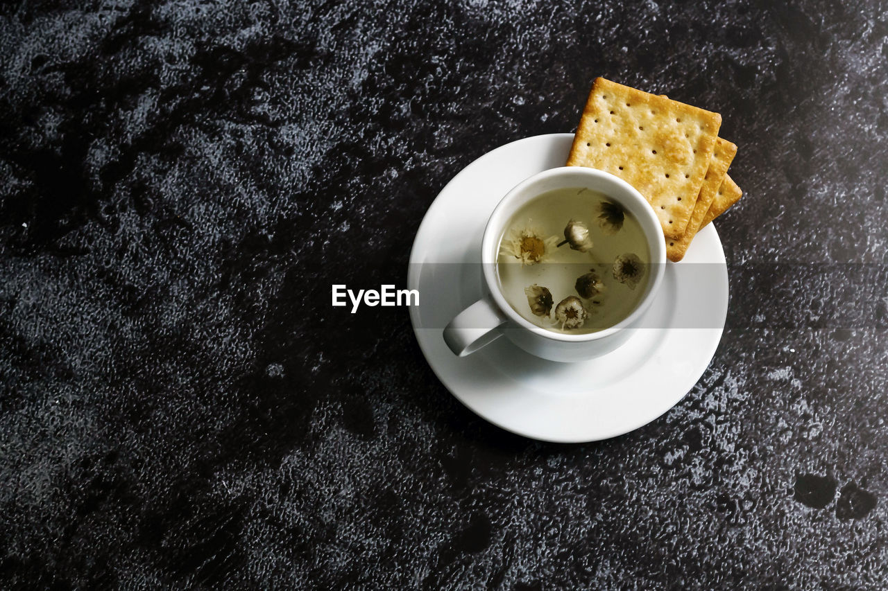 HIGH ANGLE VIEW OF COFFEE AND CUP OF TEA