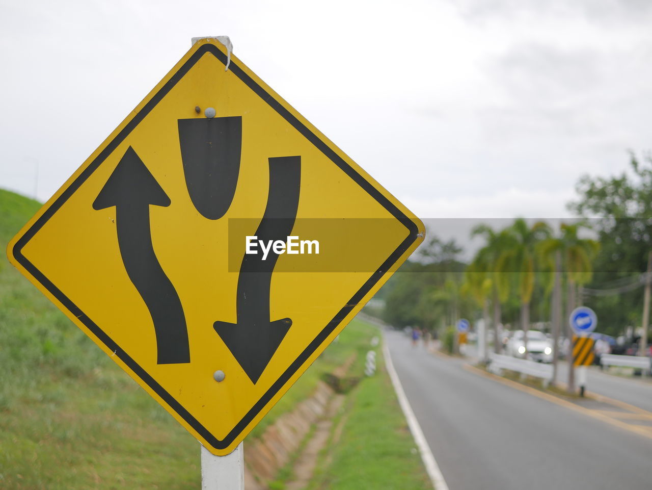 CLOSE-UP OF ROAD SIGNS AGAINST SKY