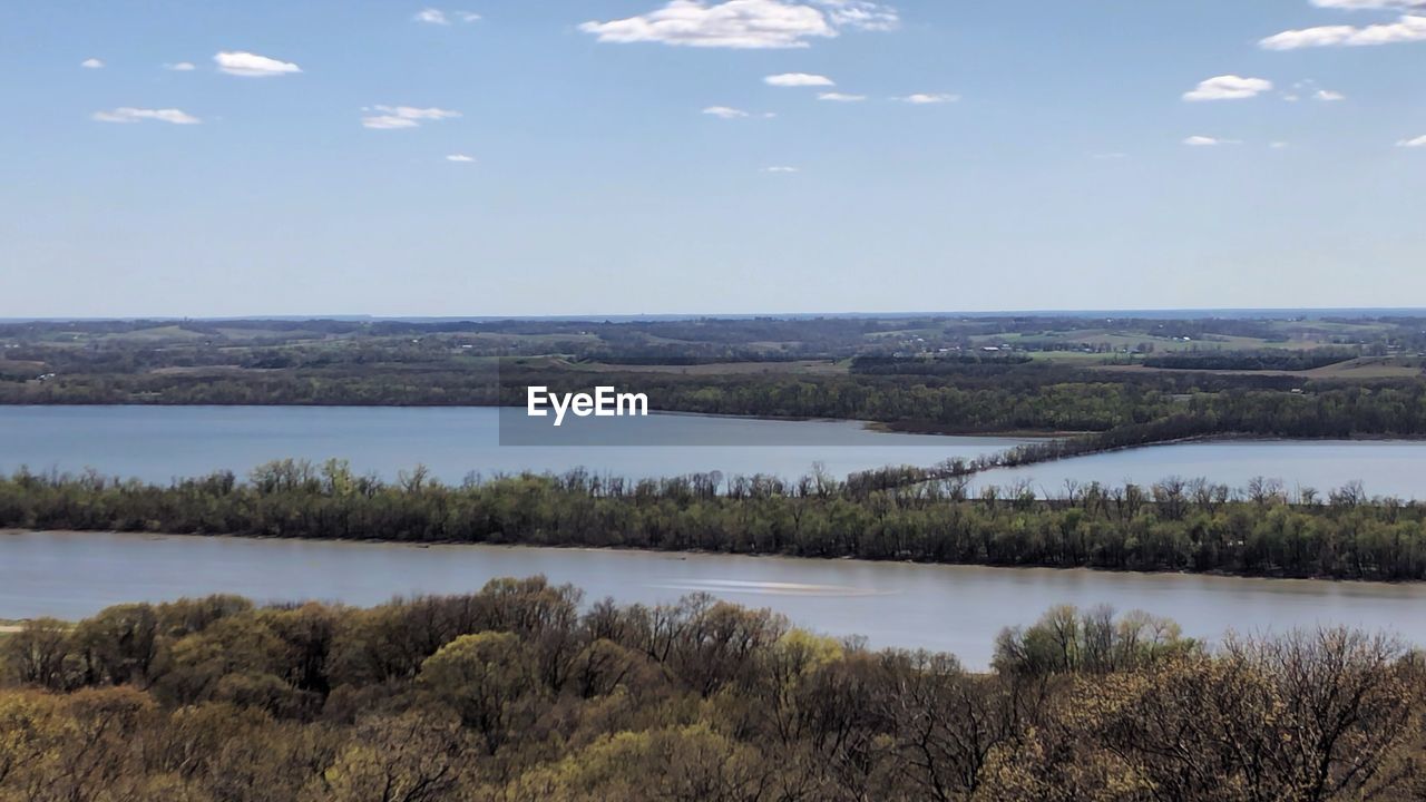 IDYLLIC VIEW OF LAKE AGAINST SKY