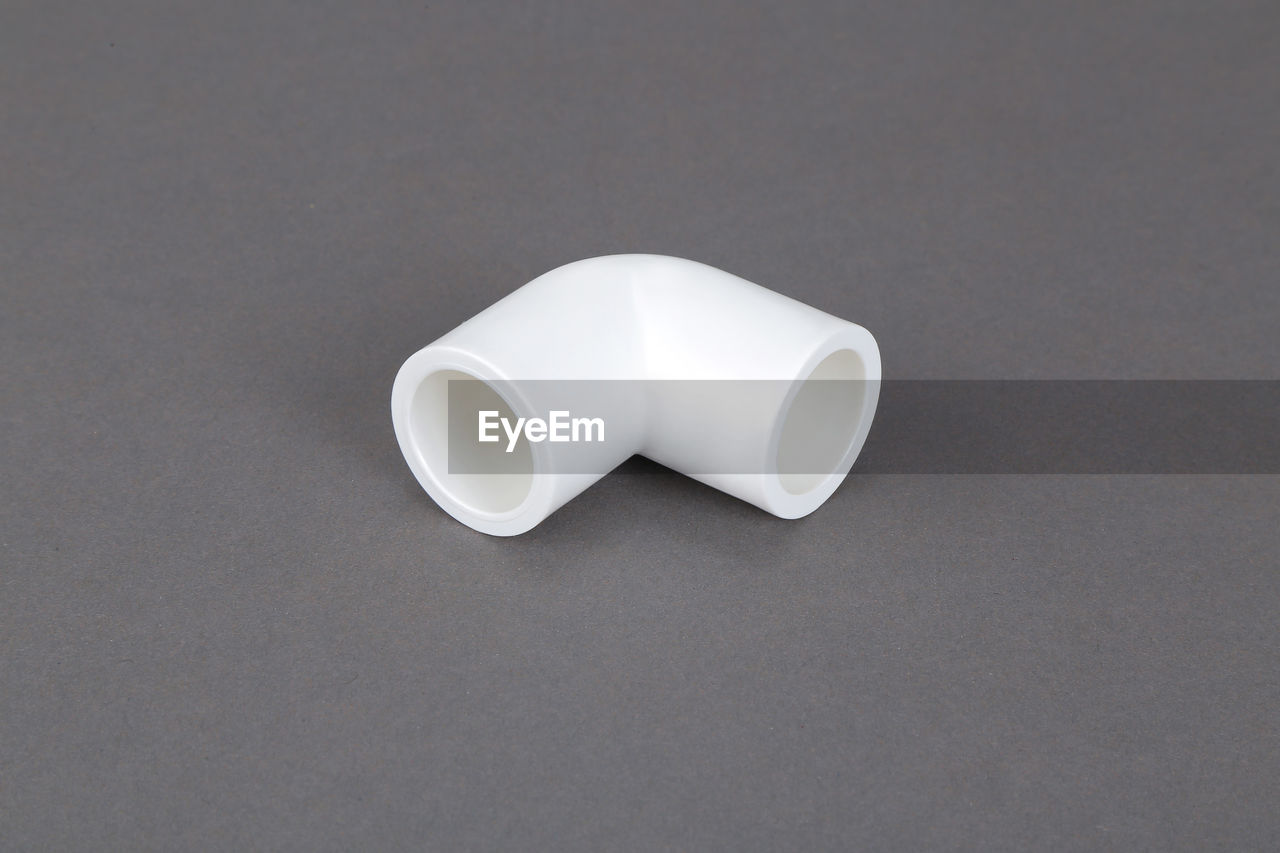 HIGH ANGLE VIEW OF WHITE LIGHT ON TABLE