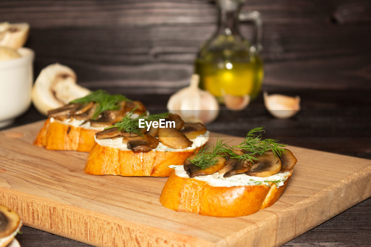 CLOSE-UP OF FOOD ON TABLE