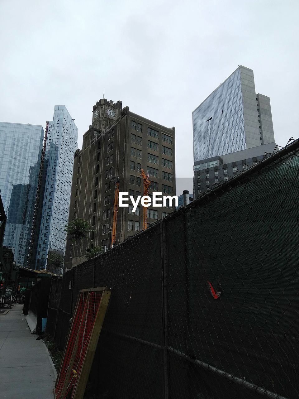 LOW ANGLE VIEW OF MODERN BUILDINGS AGAINST SKY