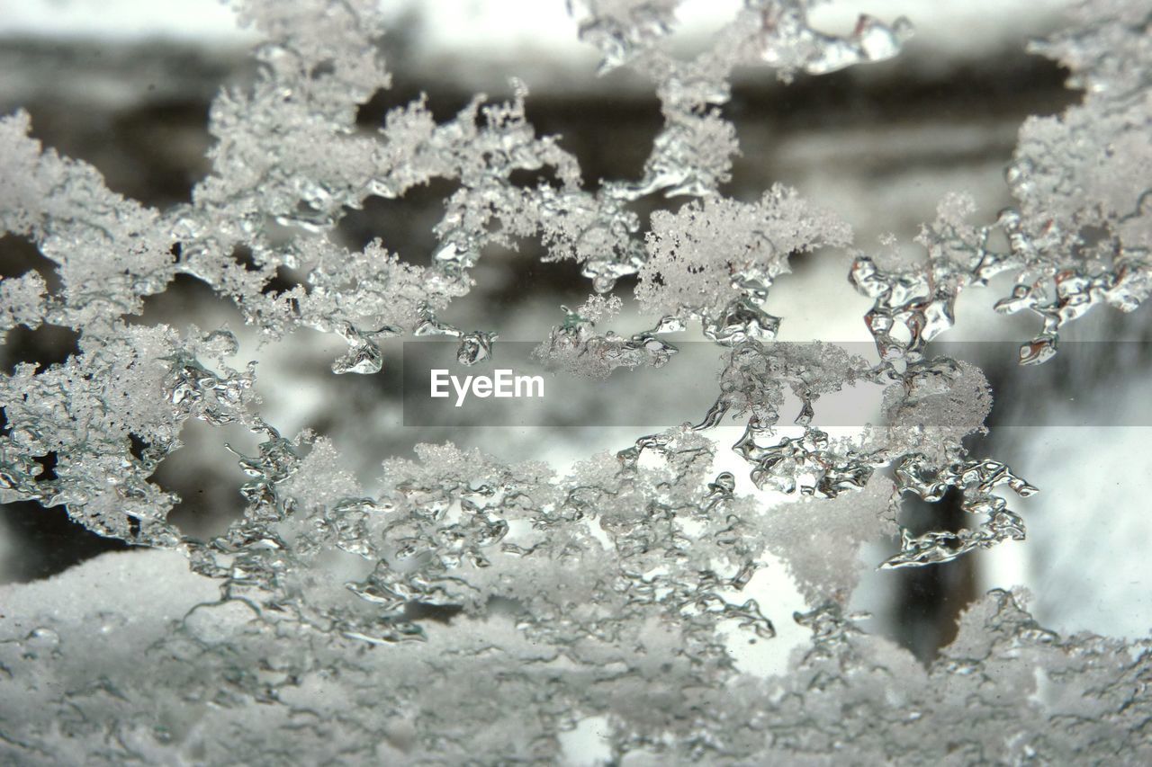 FULL FRAME SHOT OF SNOWFLAKES ON FROZEN LAKE