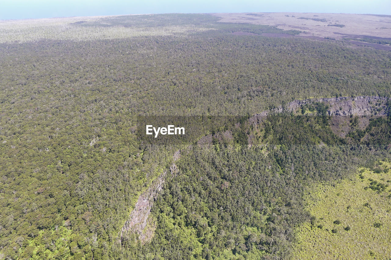 HIGH ANGLE VIEW OF LANDSCAPE AGAINST MOUNTAINS