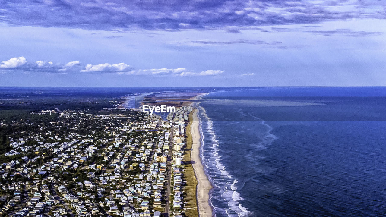 PANORAMIC VIEW OF SEA AND CITYSCAPE AGAINST SKY